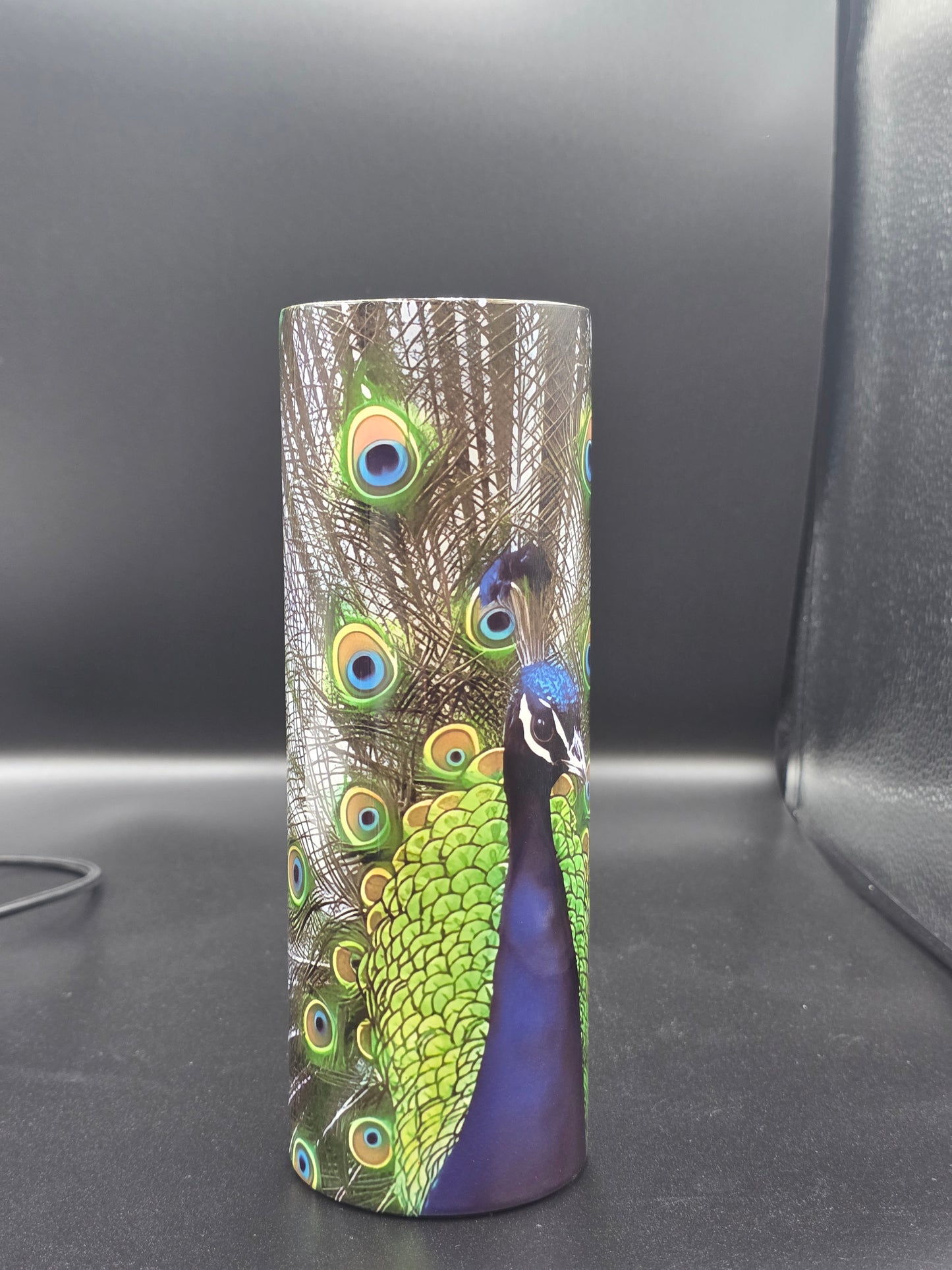 Elegant Peacock Tumbler – Vibrant & Eye-Catching Design