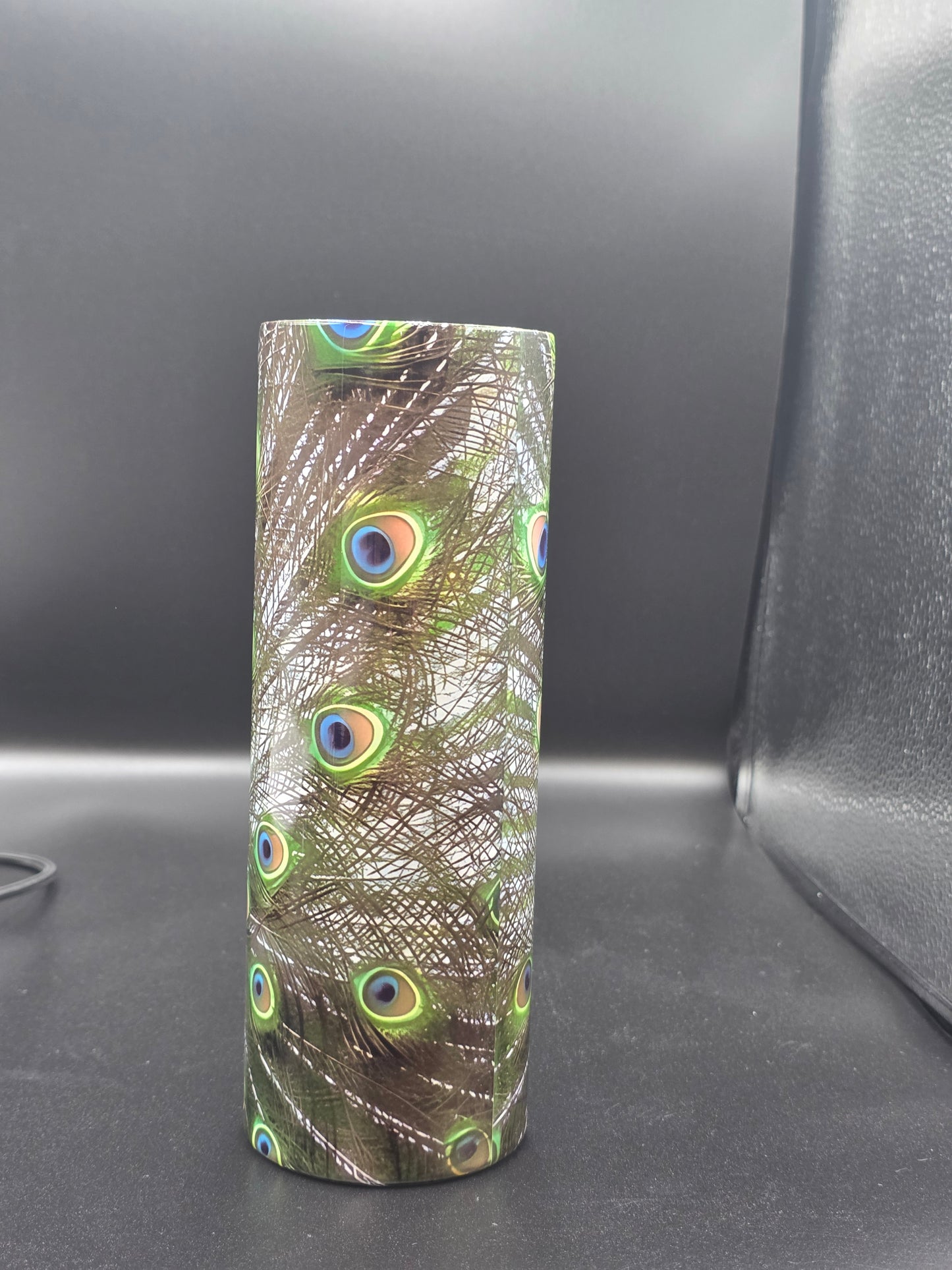 Elegant Peacock Tumbler – Vibrant & Eye-Catching Design