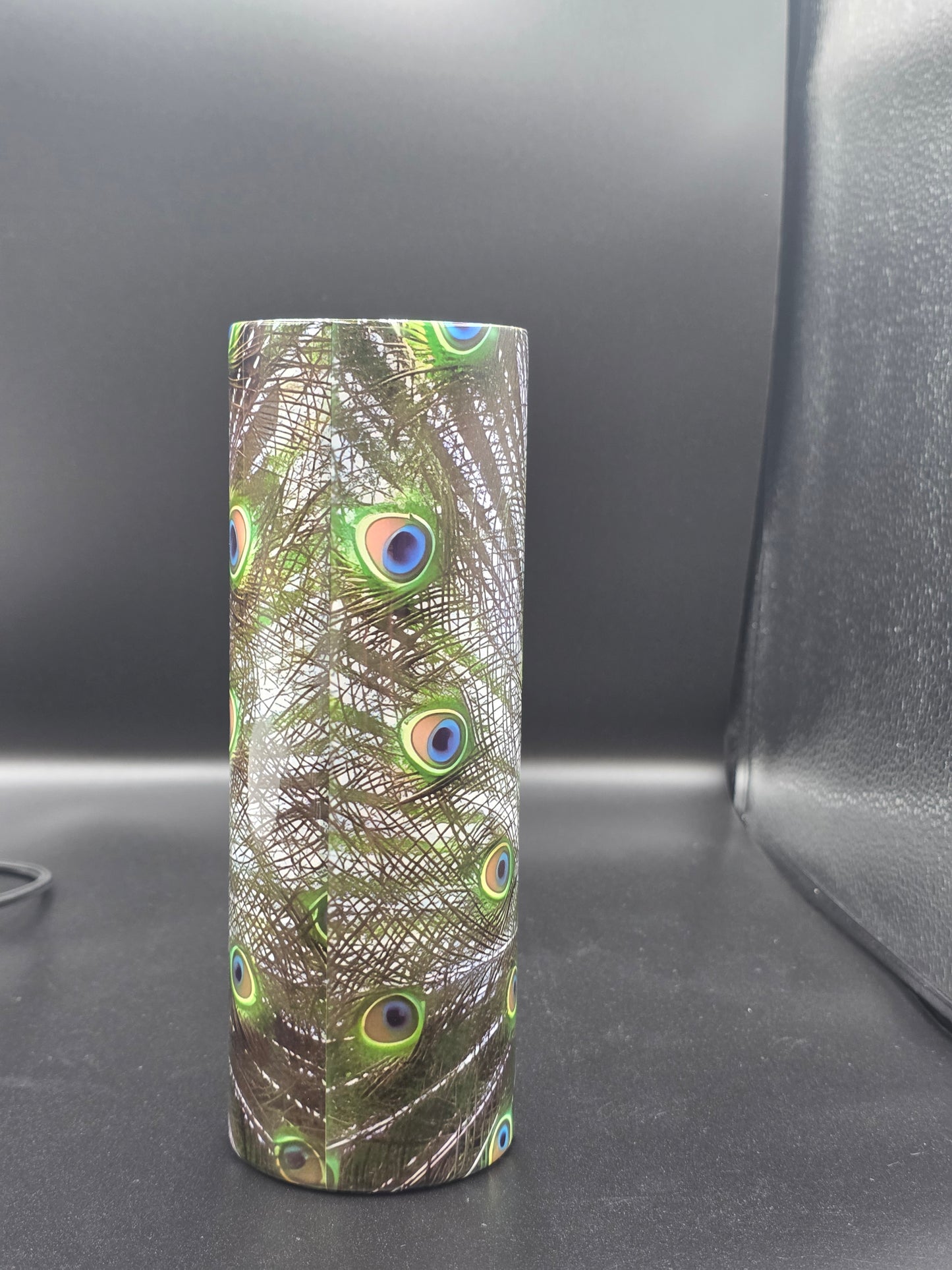Elegant Peacock Tumbler – Vibrant & Eye-Catching Design
