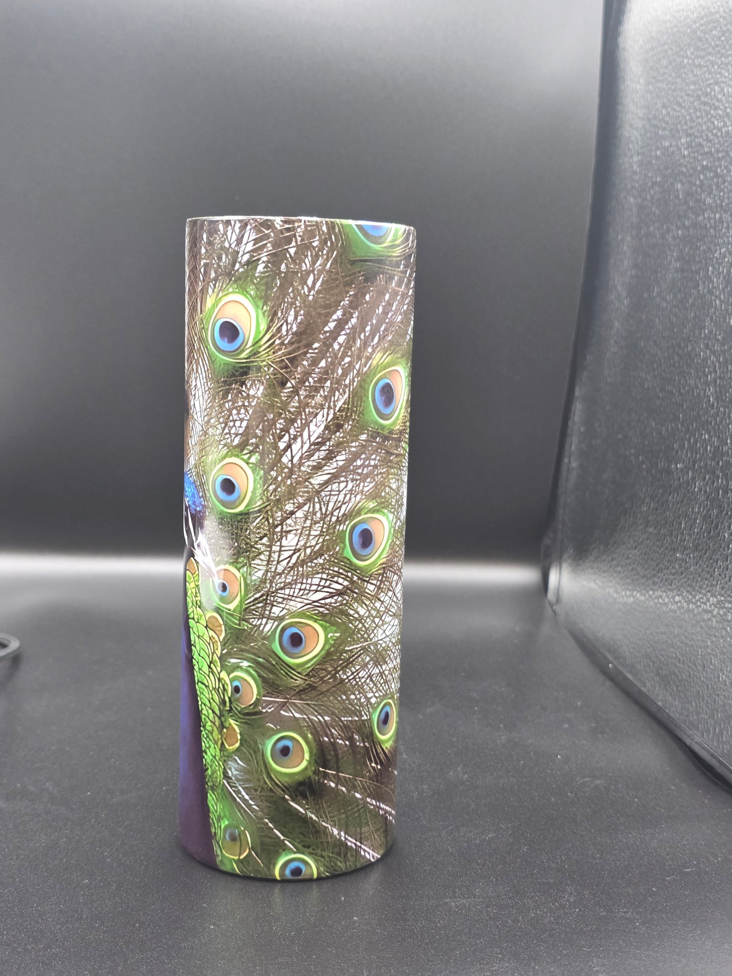 Elegant Peacock Tumbler – Vibrant & Eye-Catching Design